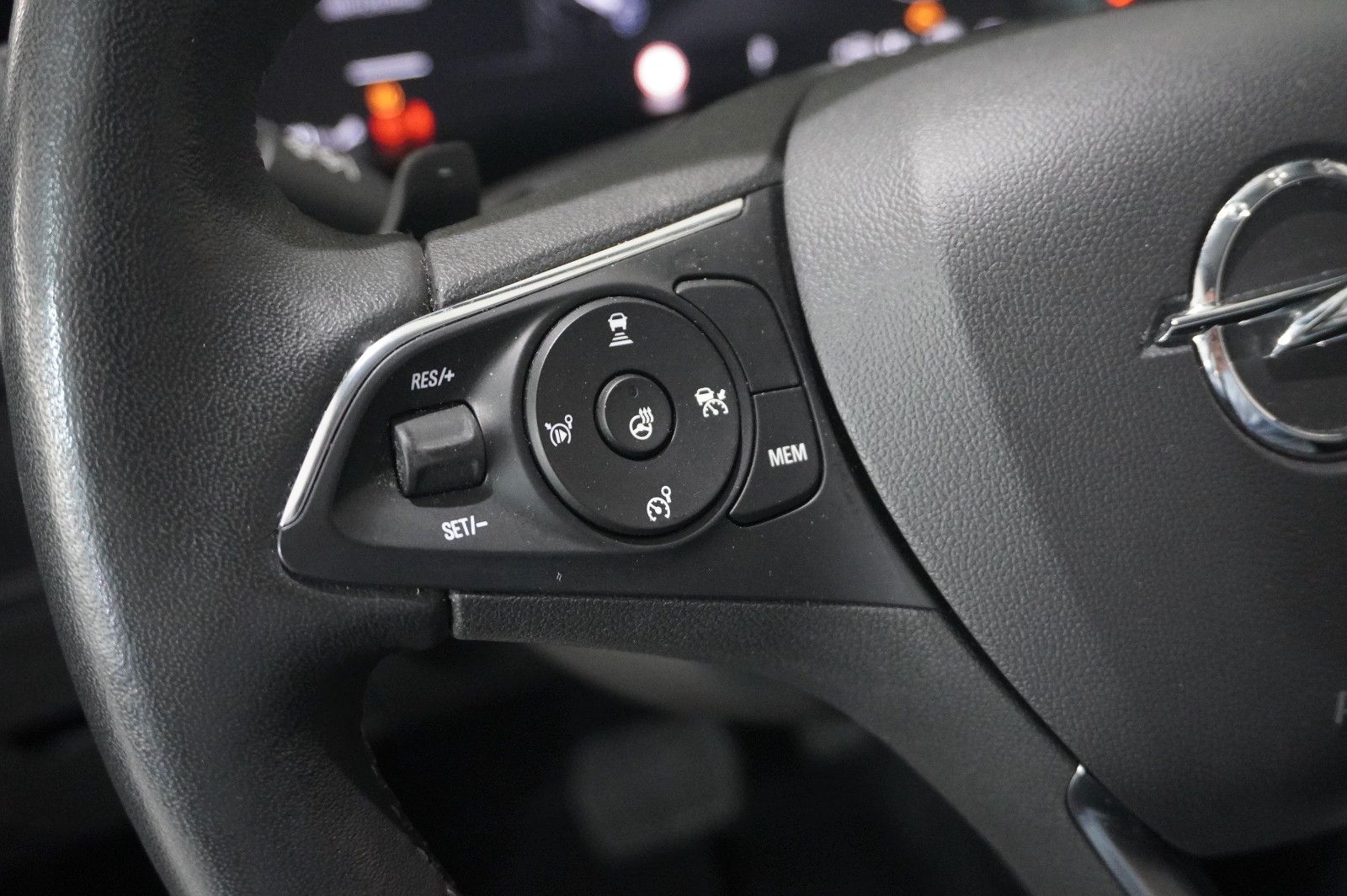 Fahrzeugabbildung Opel Grandland (X) ULTIMATE 4HYBRID NAVI/LED/SPORT/SH