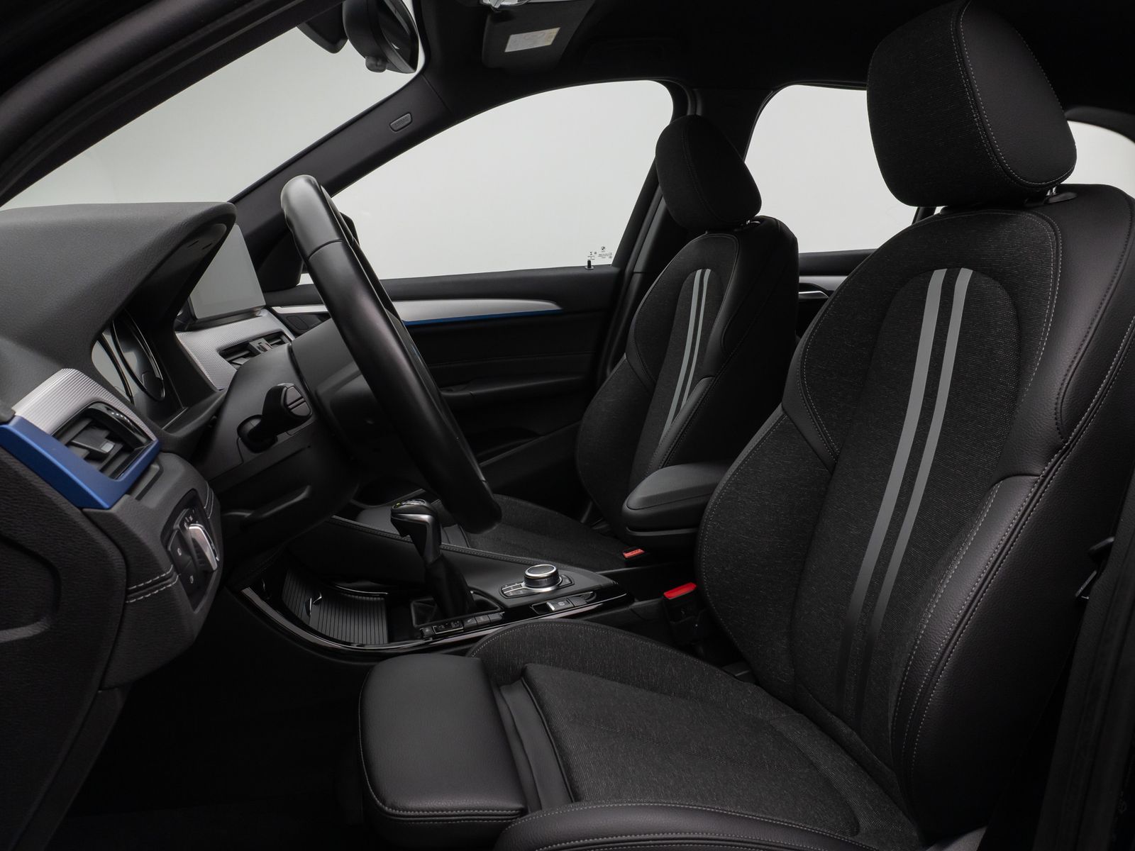 Fahrzeugabbildung BMW X1 xD25e M Sport Kamera HUD DAB HiFi Alarm 19Zol