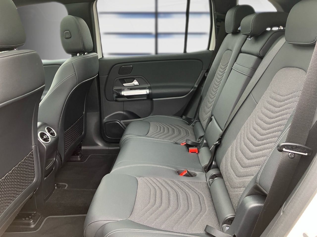 Fahrzeugabbildung Mercedes-Benz EQB 350 4M BONUS+AHK+PANO+LENKRADHEIZ+KAMERA+