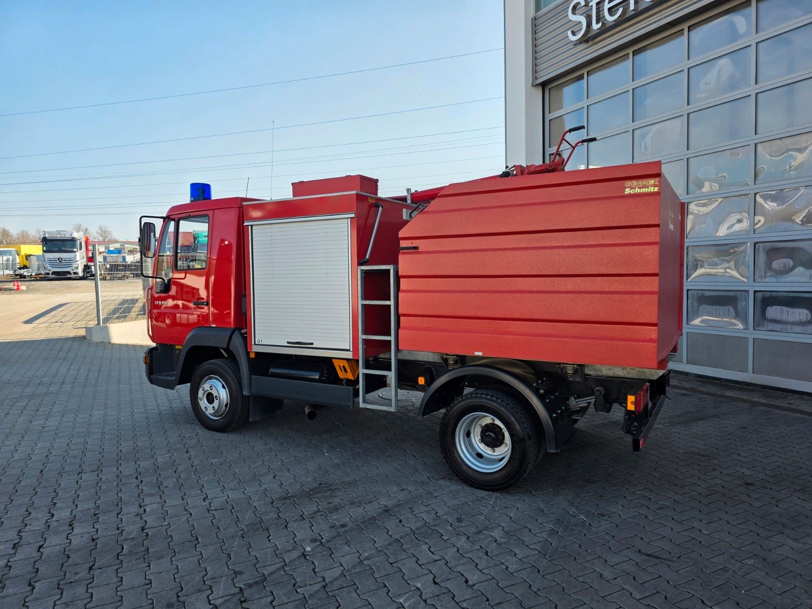 Fahrzeugabbildung MAN LE 8.150 Schaum 2.500 Liter Schmitz SLF 25/25
