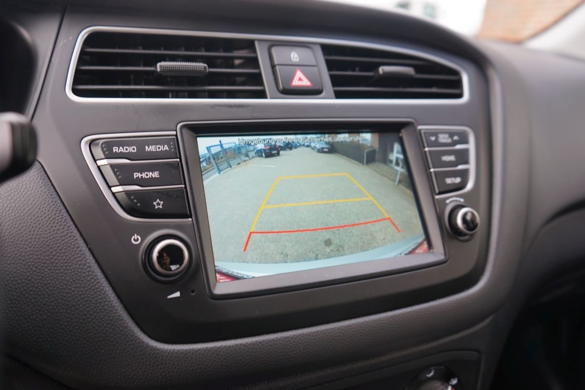 Fahrzeugabbildung Hyundai i20 Style*Kamera*Service Neu*Hu Au Neu