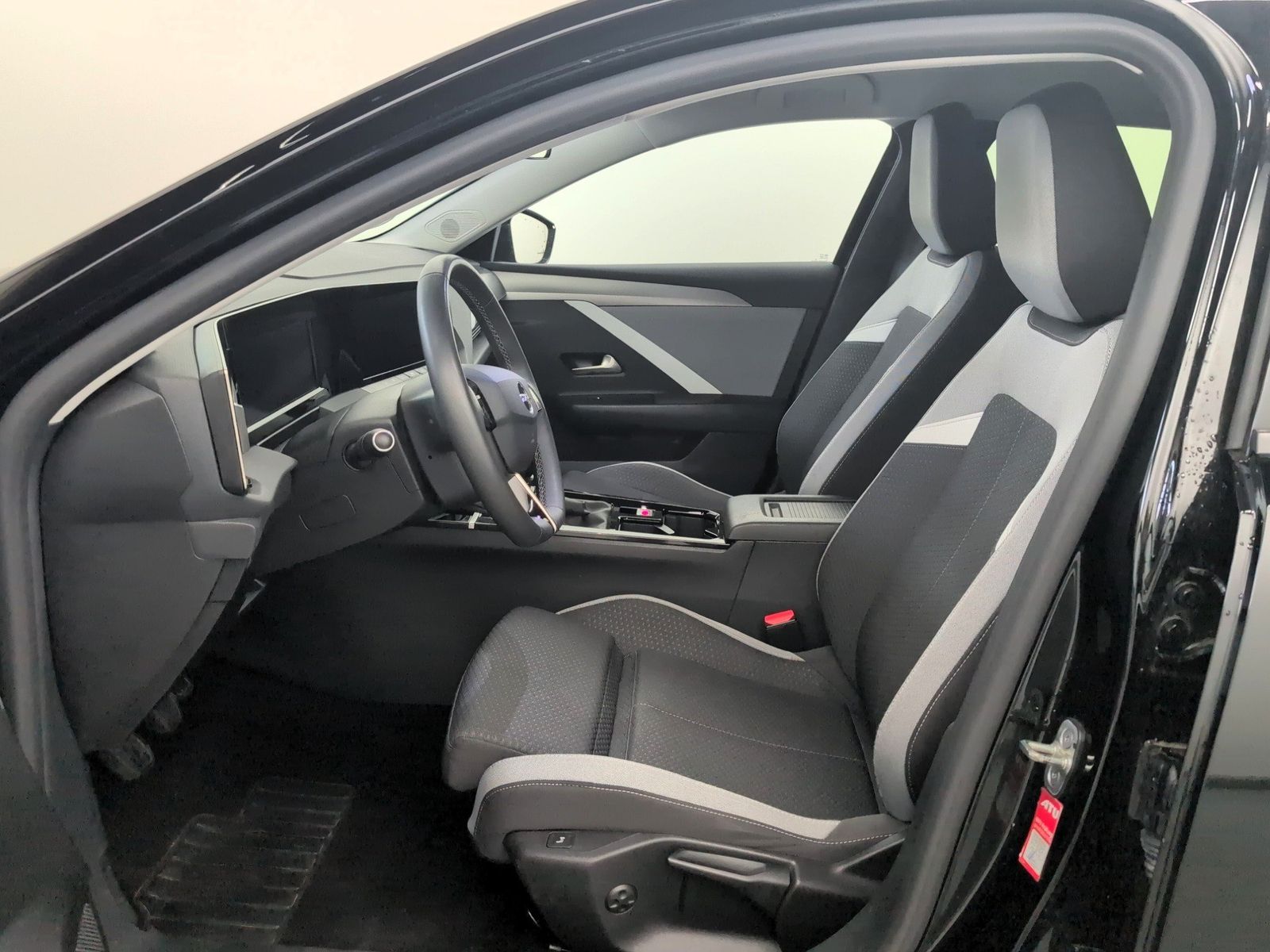 OPEL Astra Sports Tourer 1.2 Turbo Business Edition – Bild 8