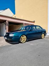 Volkswagen VW Vento tief, gepflegt, OEM - Volkswagen Vento mit Benzin-Antrieb: Limousine