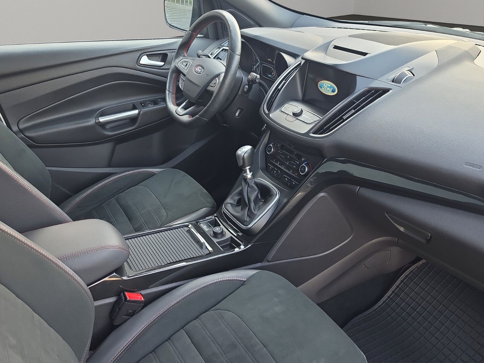 Fahrzeugabbildung Ford Kuga ST-Line Panorama-Dach Kamera Alcantara AHK