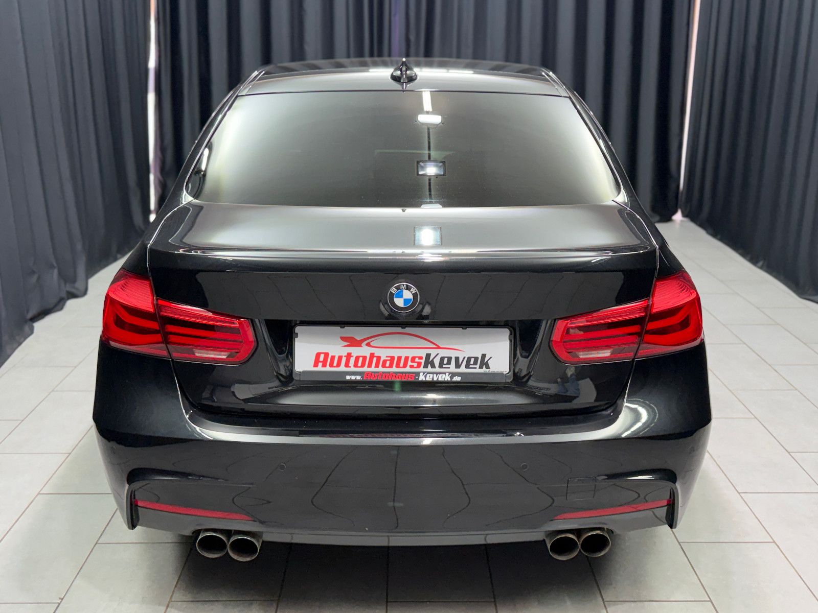 Fahrzeugabbildung BMW 335d xDrive Limo M Sport|H&K|PANO|HuD|VOLL