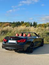 BMW M4 Cabrio Deutsch - schwarze BMW M4