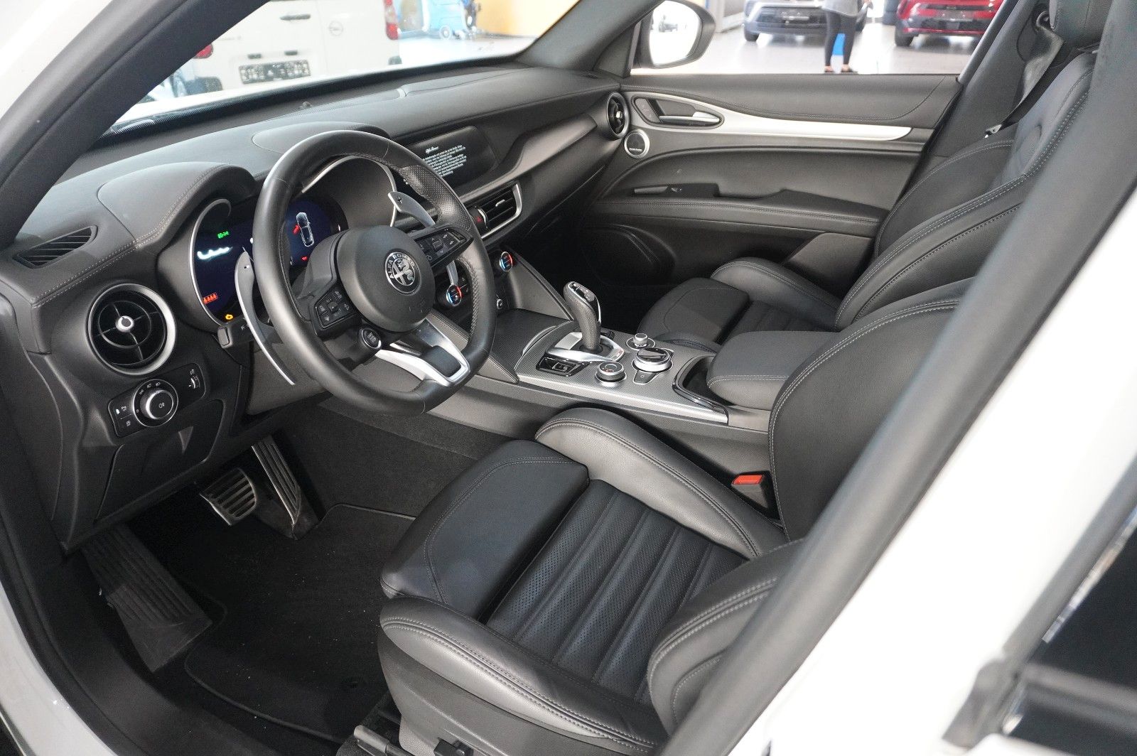 Fahrzeugabbildung Alfa Romeo Stelvio 2.2D VELOCE Q4 NAVI/LED/KAMERA/MATRIX/SH