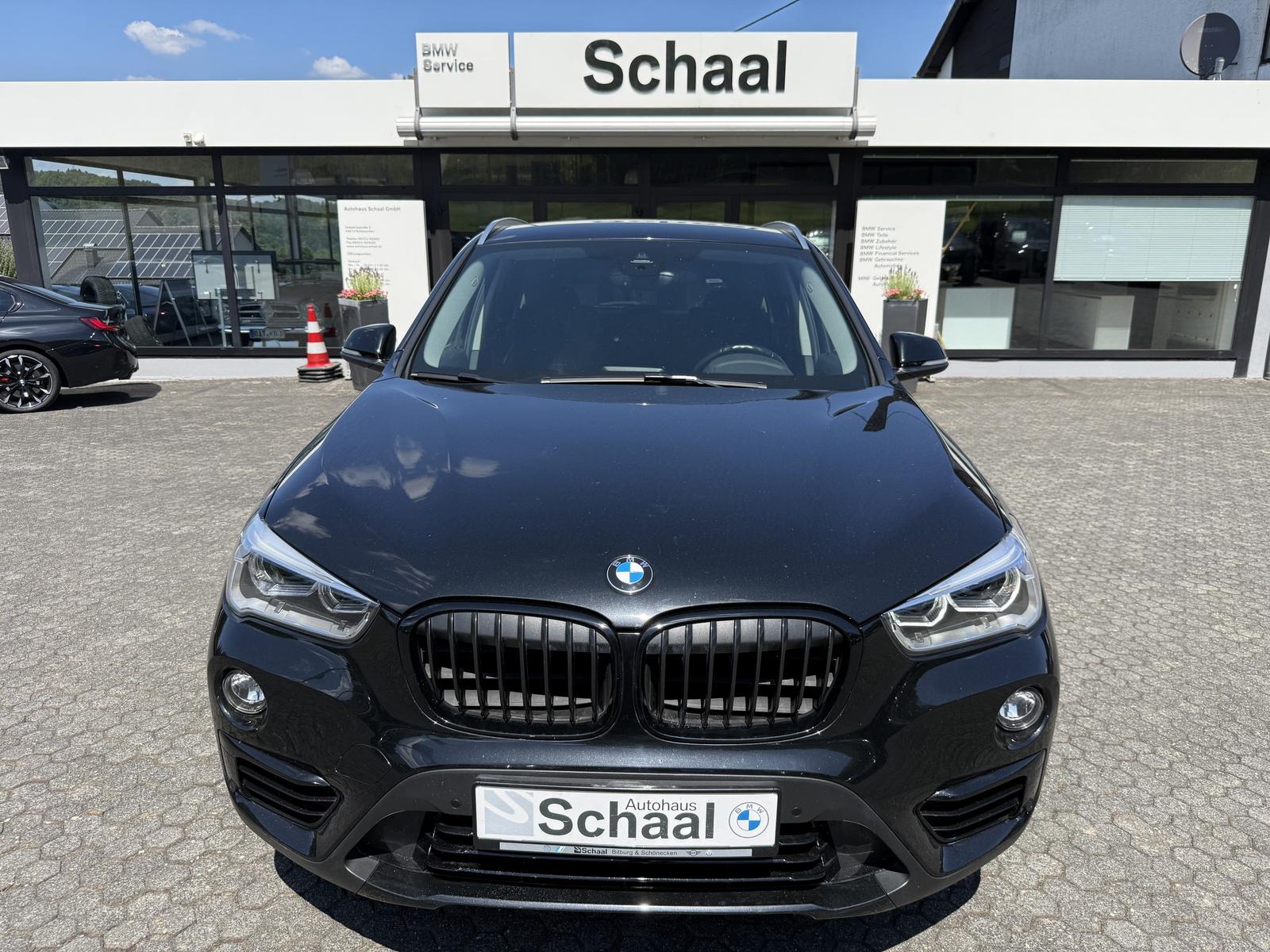 BMW X1 xDrive18d Sport Line Navi AHK LED SHZ PDC HiF