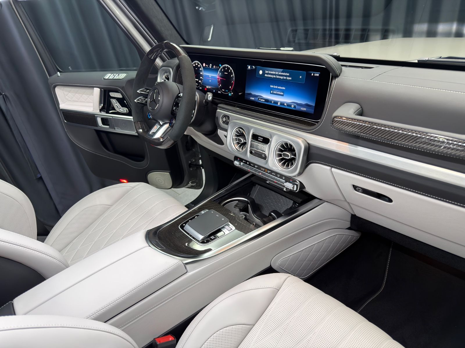 Fahrzeugabbildung Mercedes-Benz G 63 AMG|MY26|A22|PERFORMANCE|TV|VOLL|CARBON|