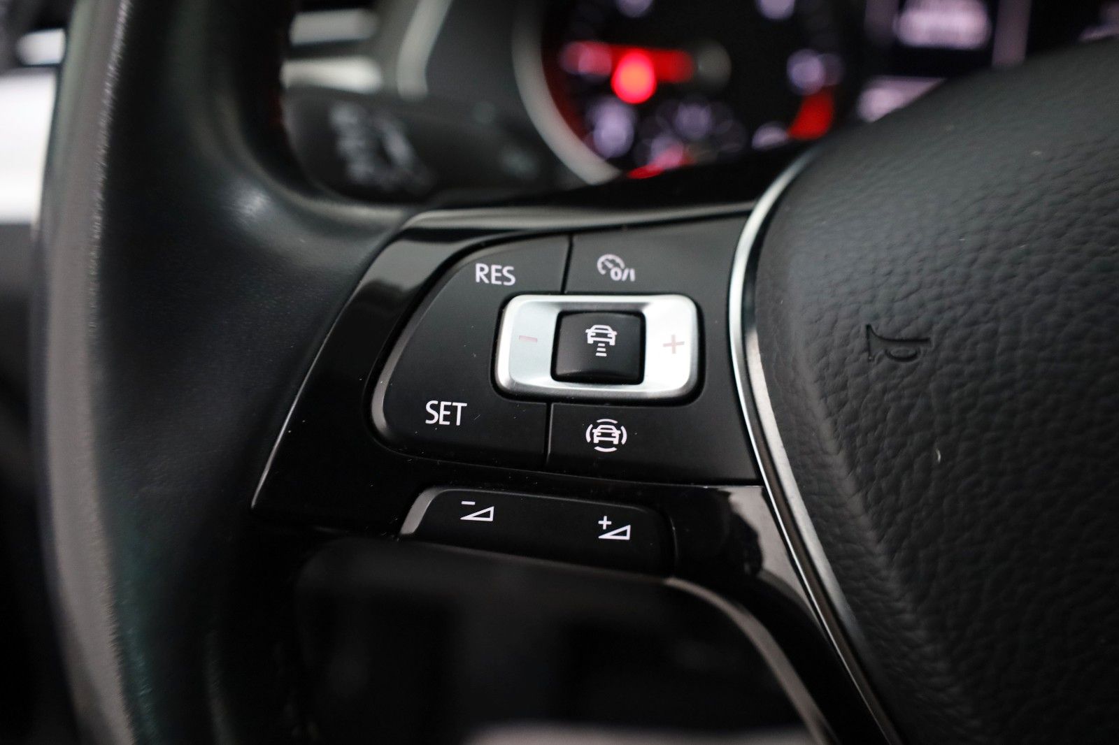 Fahrzeugabbildung Volkswagen Passat Variant Comfortline Navi,LED,ACC,SH,PDC