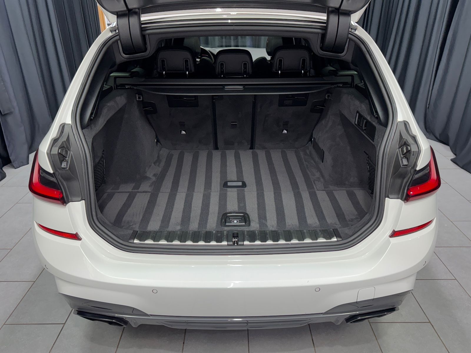 Fahrzeugabbildung BMW M340i xDrive Touring|LASER|NAVI|PANORAMA|ACC|AHK