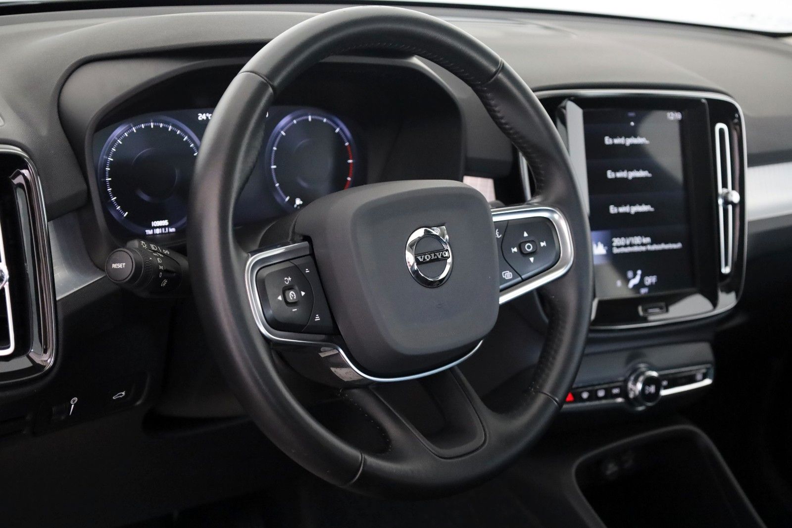 Fahrzeugabbildung Volvo XC40 Momentum Pro,T.Leder,Navi,LED,Kamera,