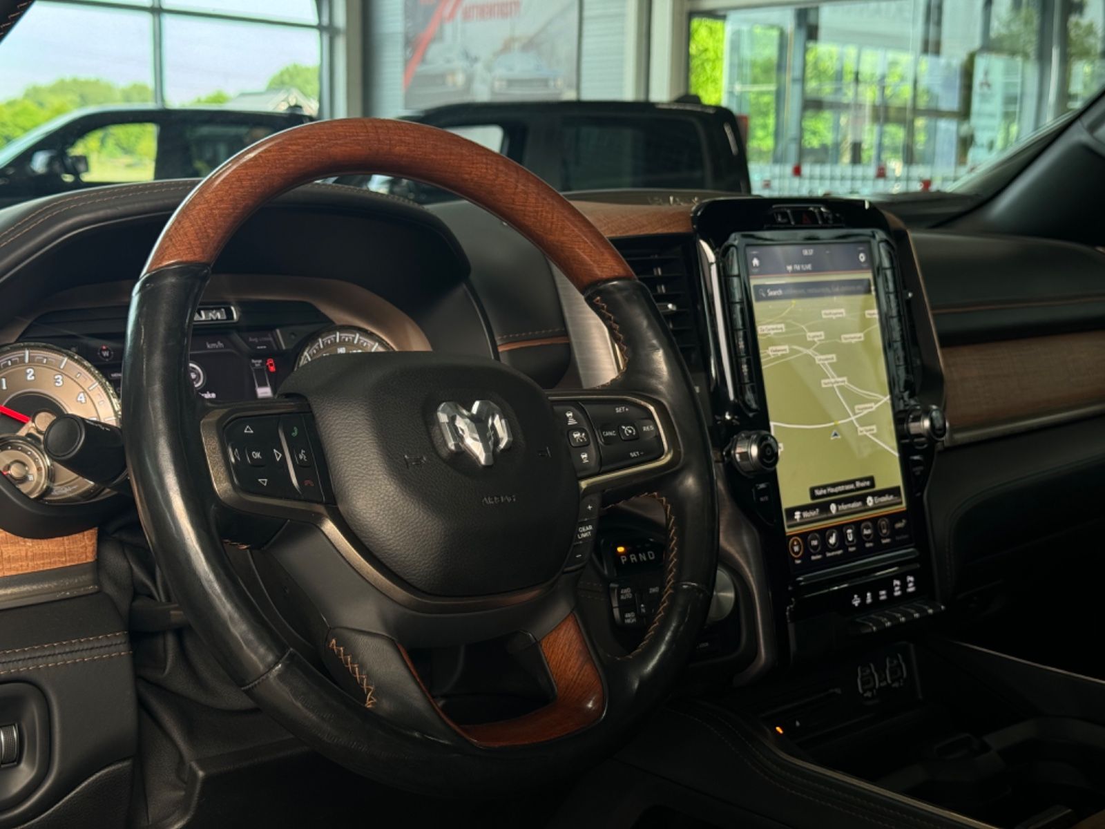 Fahrzeugabbildung Dodge RAM 1500 CrewCab 5,7 Longhorn Luftfahrwerk Voll