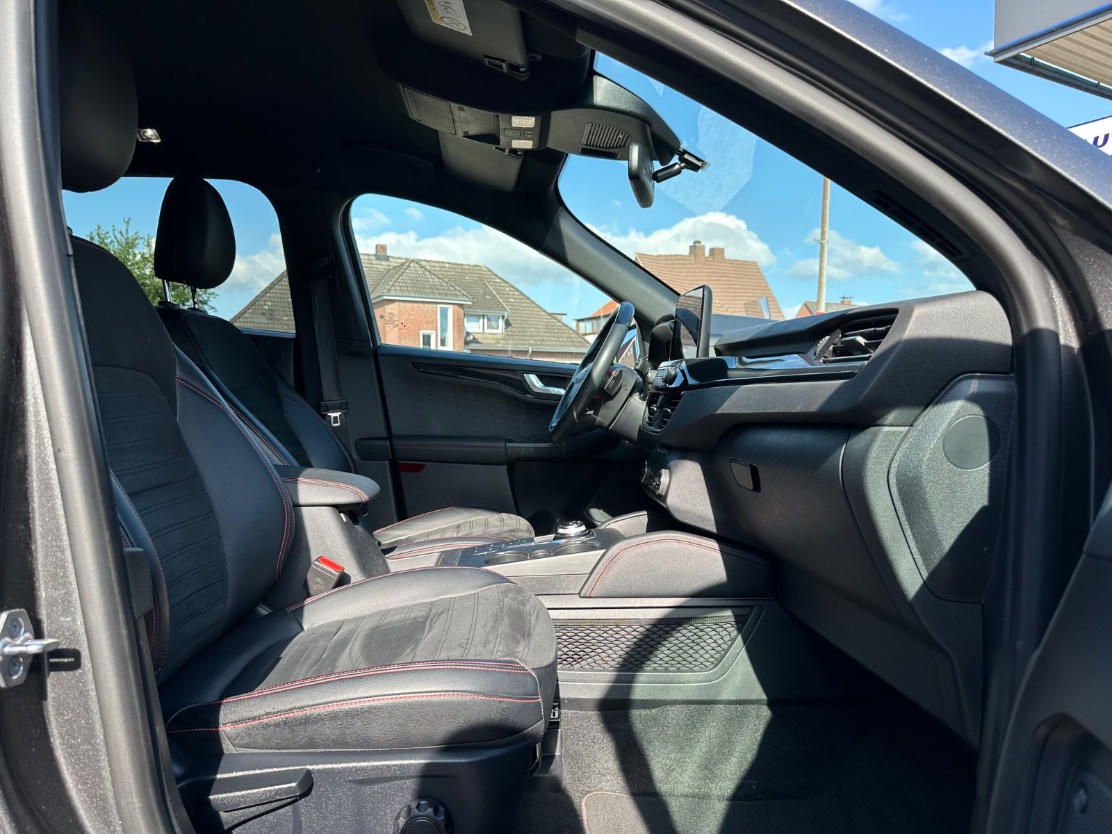 Fahrzeugabbildung Ford Kuga 2.0 EB ST-Line X 4x4/AHK/LED/B&O/HUD