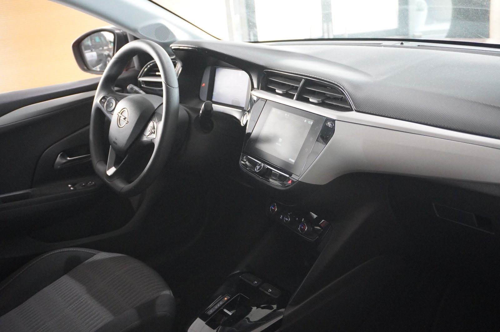 Fahrzeugabbildung Opel Corsa-e F EDITION 7KW NAVI/VIRT/TEMP/DAB/WÄRMEP.