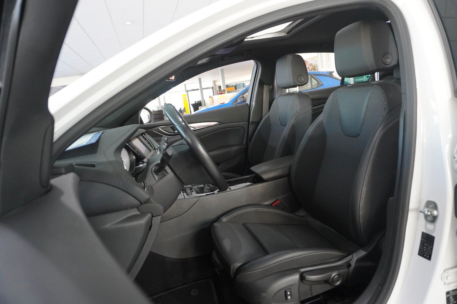 Fahrzeugabbildung Opel Insignia B GS 2.0D INNOV. NAVI/KAMERA/PANO./AHK