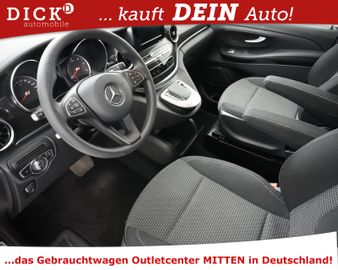 Mercedes V 220 - 11