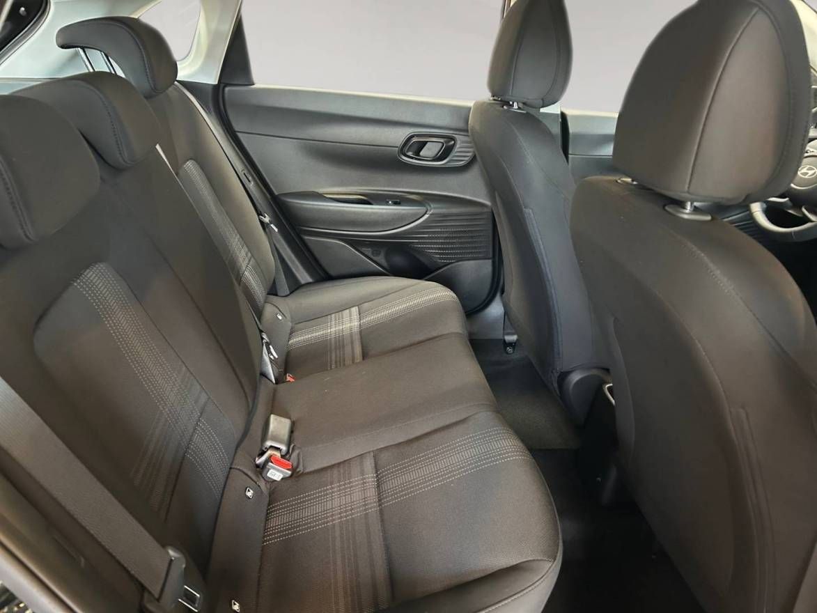 Fahrzeugabbildung Hyundai i20 Select Funktionspaket PDC Navi Rückfahrkamer
