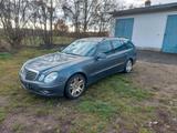 Mercedes-Benz Mercedes E 280 - Mercedes-Benz E 280 mit Benzin-Antrieb: Kombi
