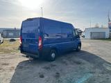 Peugeot Boxer Kasten Hochraum 330 L2H2 Premium BlueHDi - blaue Peugeot Boxer
