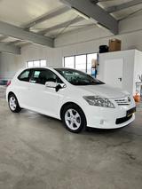 Toyota Auris 1,33-l-Dual-VVT-i - weiße Toyota Auris