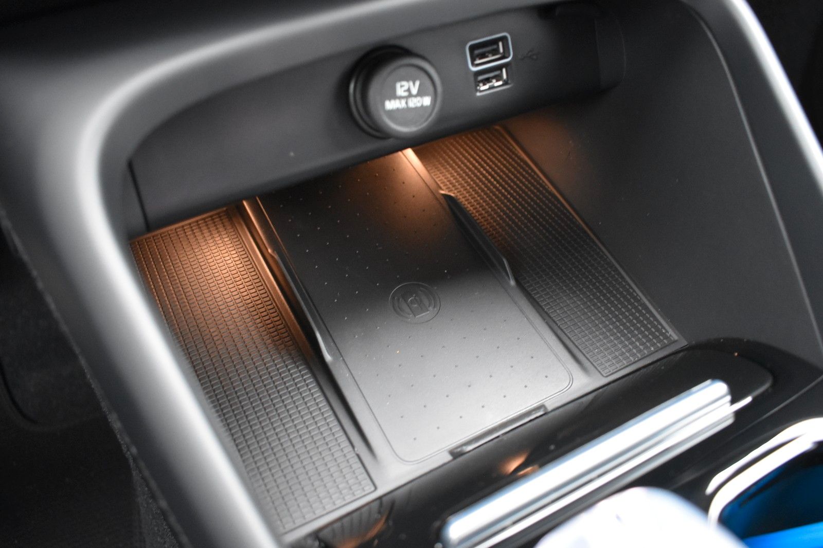 Fahrzeugabbildung Volvo XC40 T5 Recharge 2WD Plus Dark*RFK*H&K*ACC