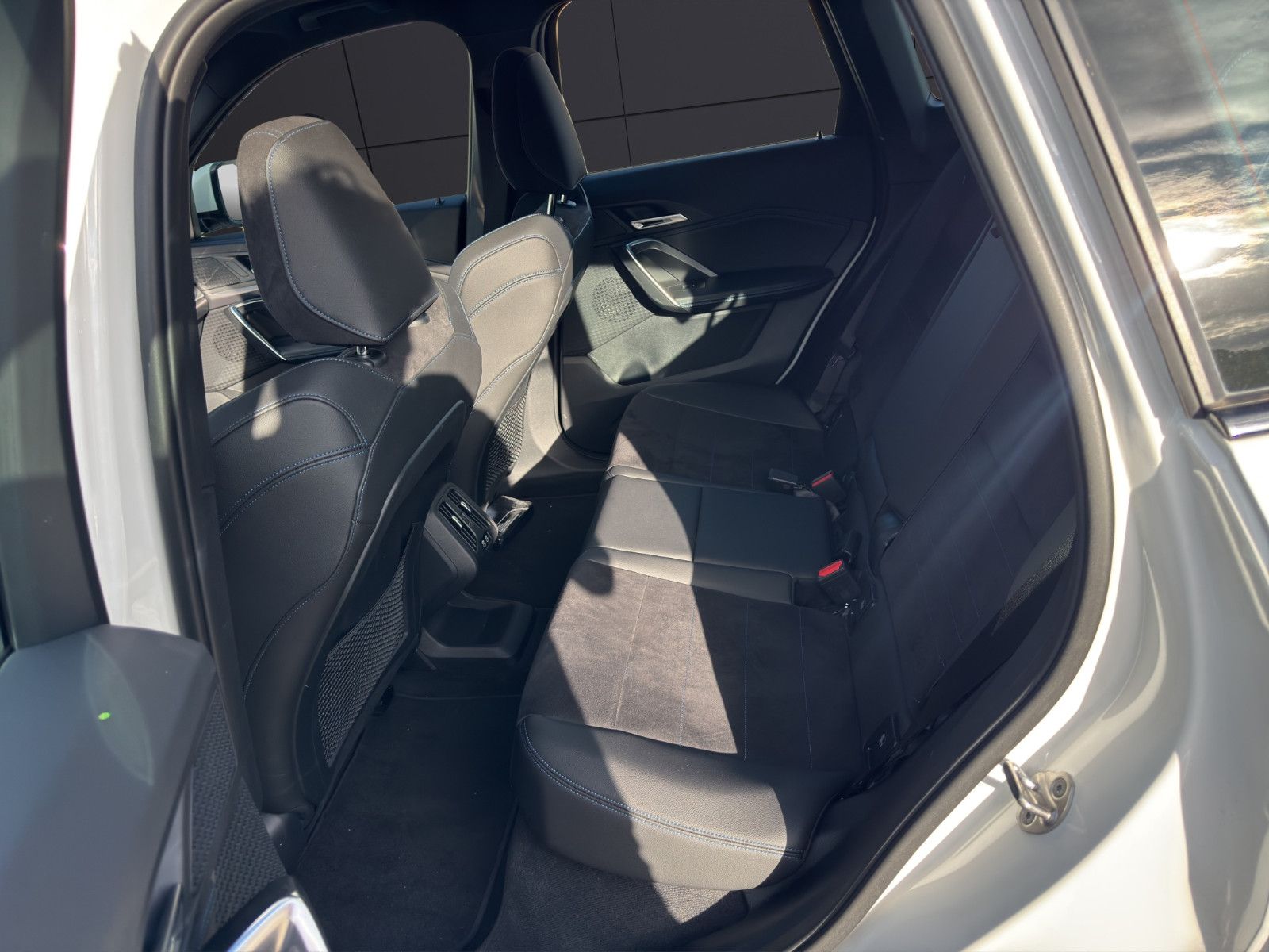 Fahrzeugabbildung BMW iX1 30 xDrive M Sport/Apple/Massage/Performance/