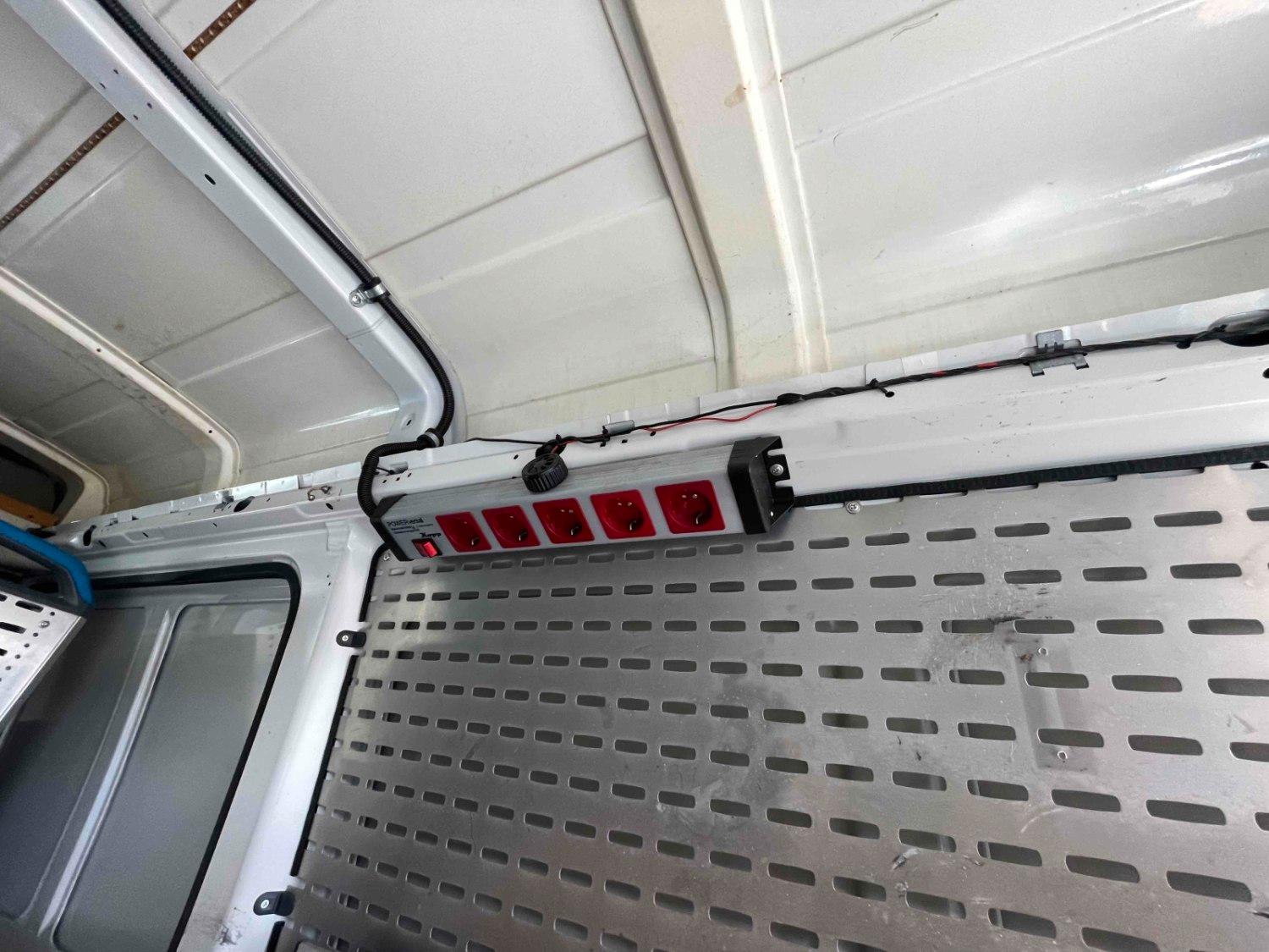 Volkswagen T6 Transporter Kasten Mittelhochdach lang  Klima
