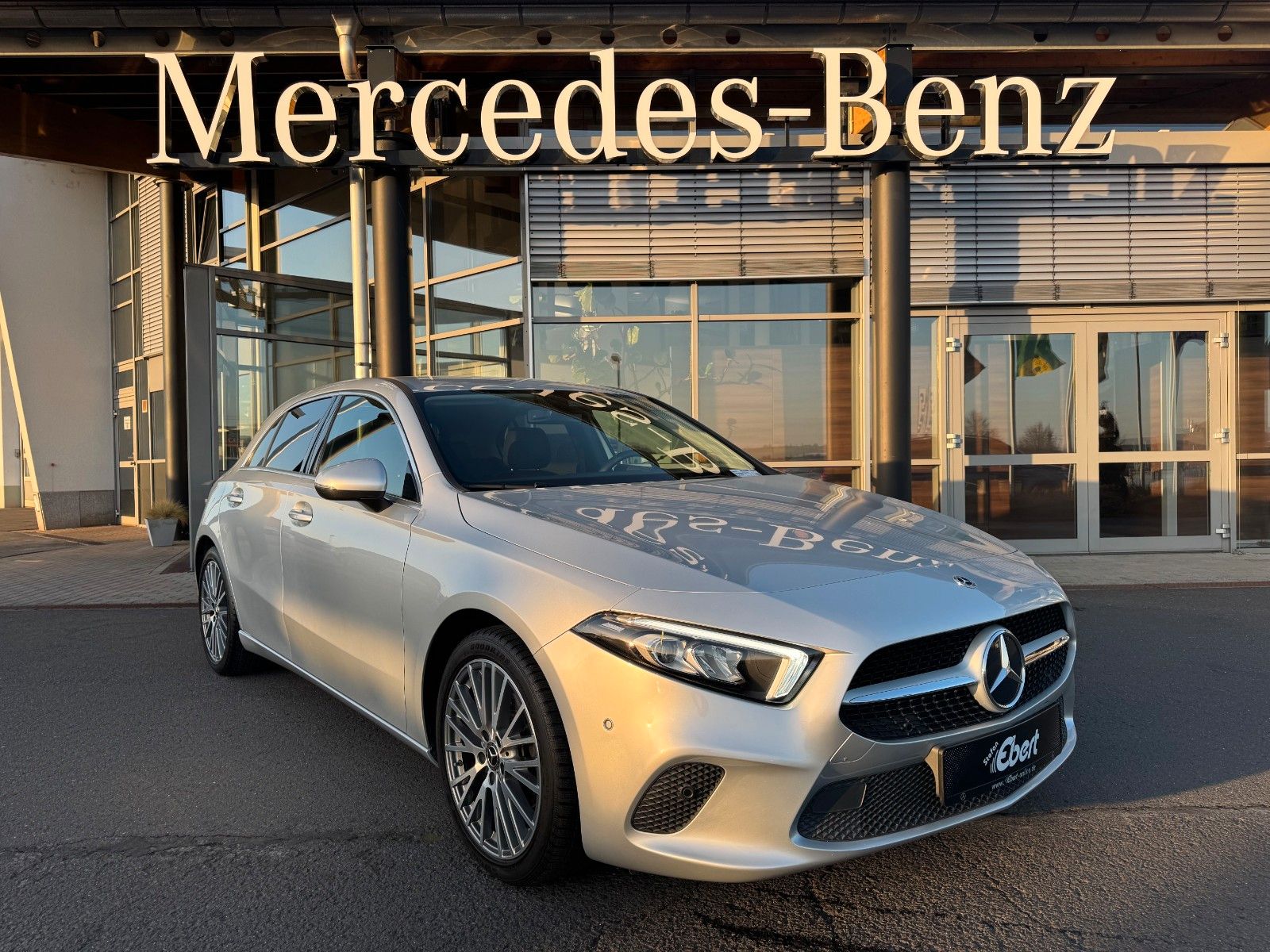 Fahrzeugabbildung Mercedes-Benz A 180 Progressive+LED+Ambiente+RFK+TotW