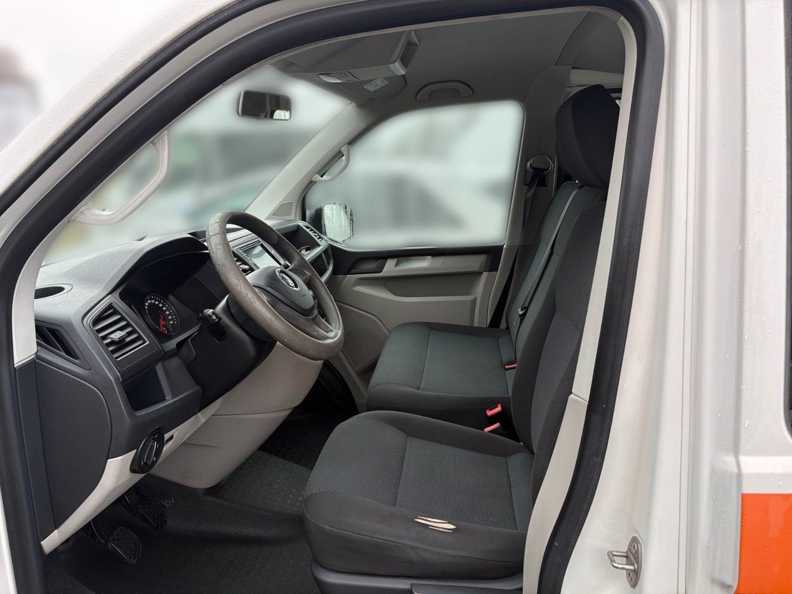 Fahrzeugabbildung Volkswagen T6 Transporter Kombi EcoProfi lang