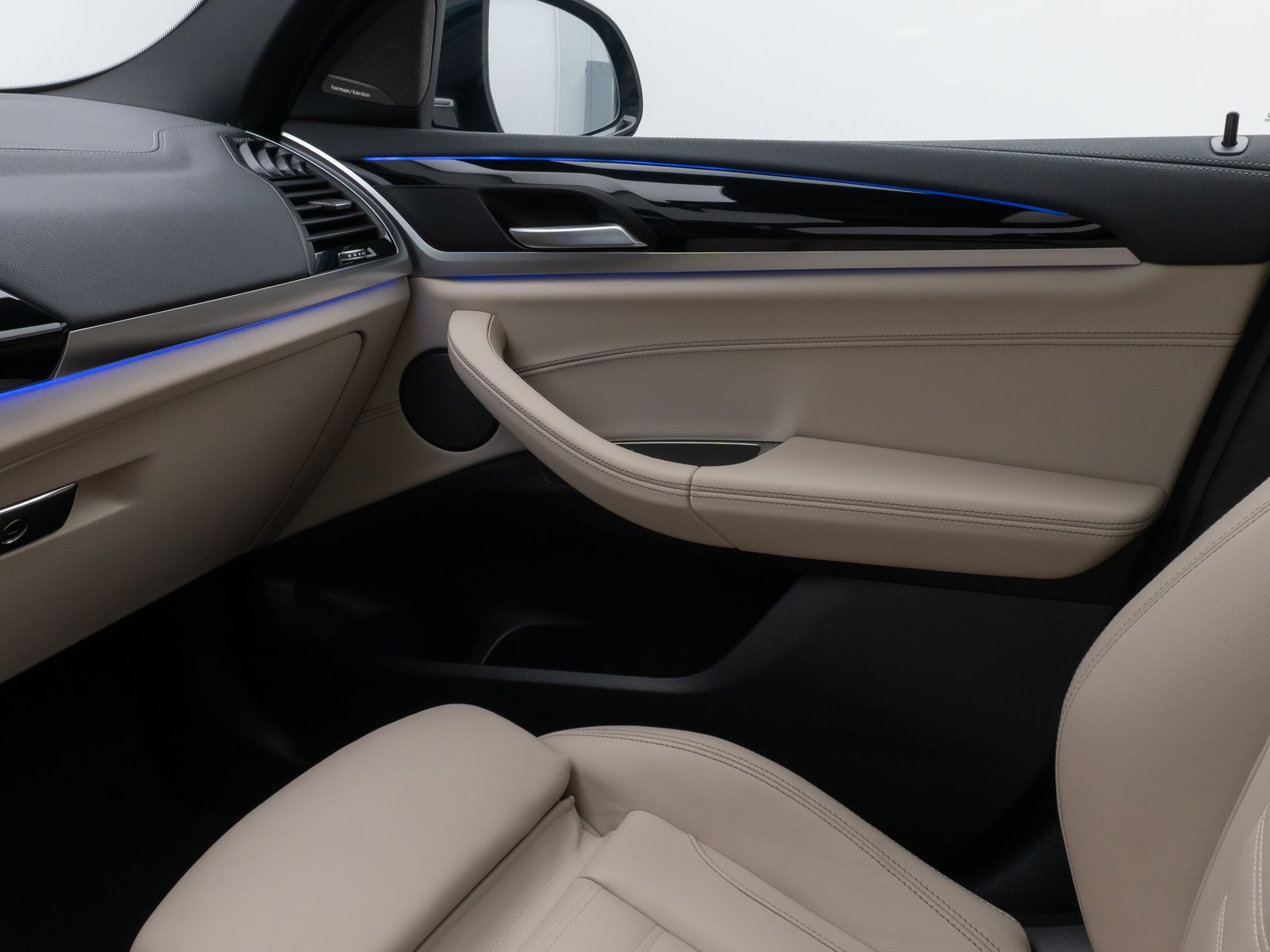 Fahrzeugabbildung BMW X4 xD30d M Sport Panorama Kamera HUD H/K AHK 21"