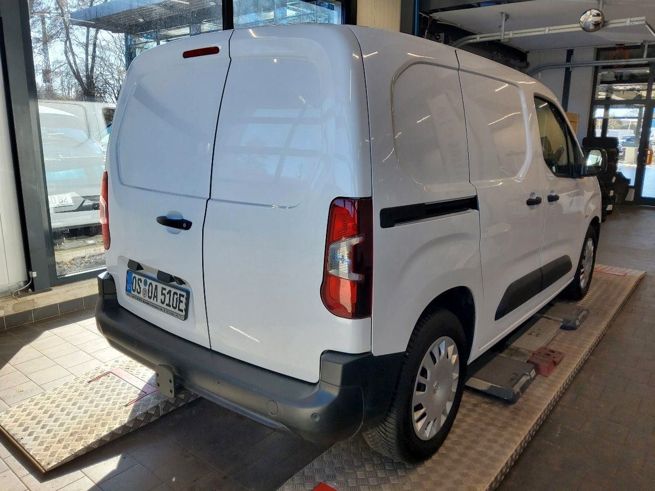 Fahrzeugabbildung Opel Combo-e Cargo 11KW/KLIMA/PDC/50kwh/TEMPOMAT