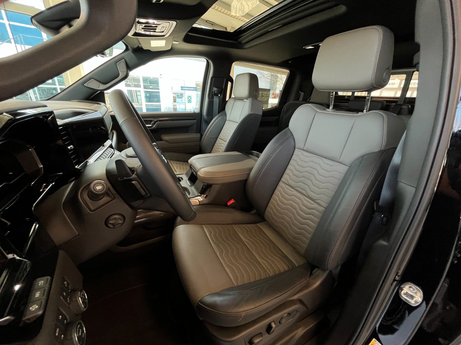 Fahrzeugabbildung Chevrolet Silverado ZR2 V8 6.2*Head-Up*360°*AHK*Bügel