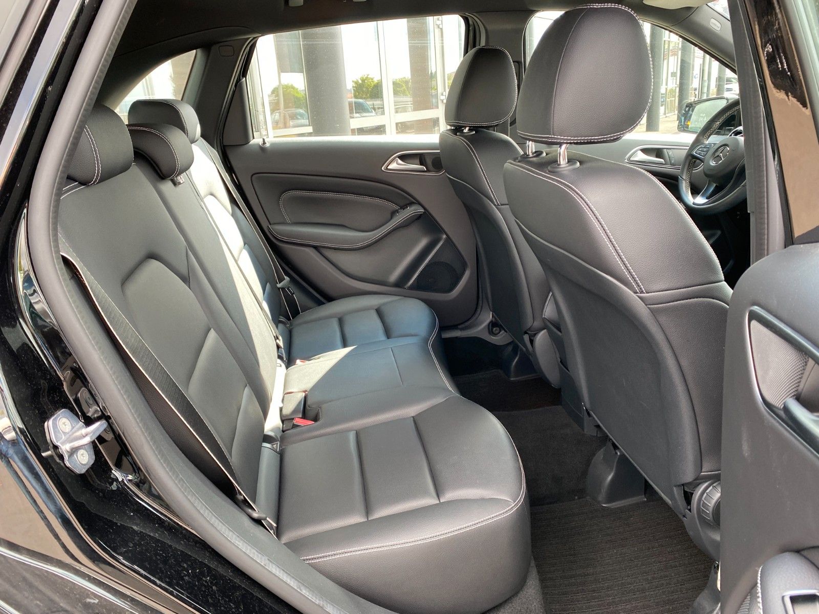 Fahrzeugabbildung Mercedes-Benz B 200 AMG+Leder+RKamera+Ambiente+Sondermodell