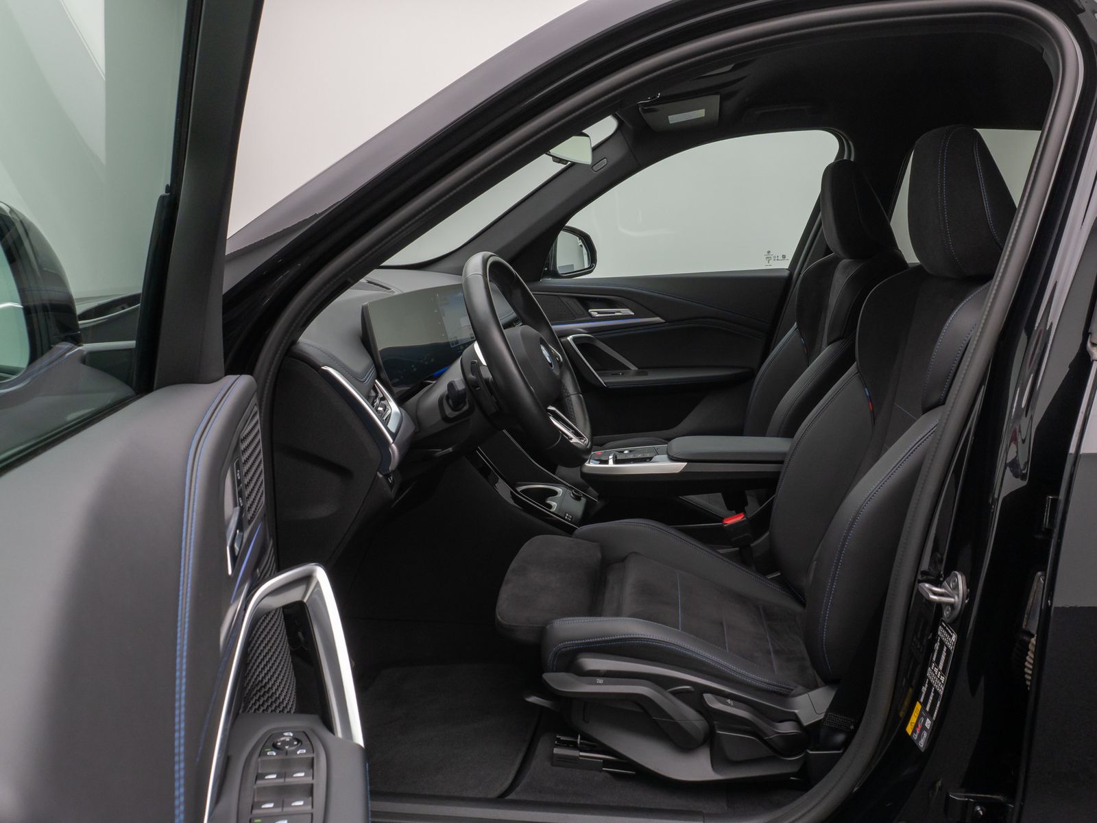 Fahrzeugabbildung BMW iX1 xD30 M Sport Kamera DAB DrivAssist Komfort