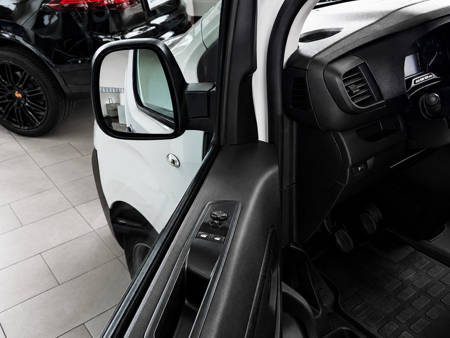 Fahrzeugabbildung Opel Vivaro Kasten Edition M KLIMA NAVI TEMPOMAT 1.Hd
