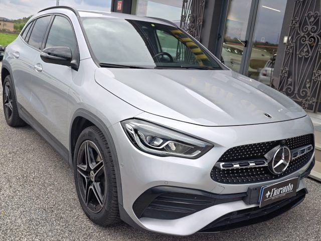 Mercedes-Benz MERCEDES-BENZ GLA 200 d Automatic PREMIUM imagem 2