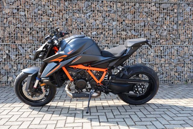 KTM 1390 Super Duke R EVO