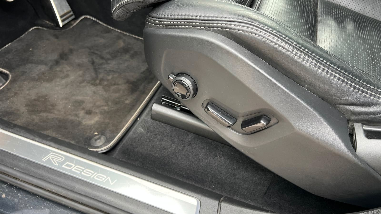 Fahrzeugabbildung Volvo XC90 T8 PHEV AWD R Design*360°*Massage*LUFT*B&W*