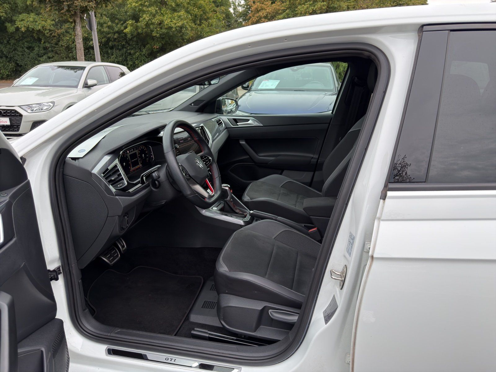 Fahrzeugabbildung Volkswagen Polo VI 2.0 TSI GTI Kamera,LED,Matrix,Navi,PDC