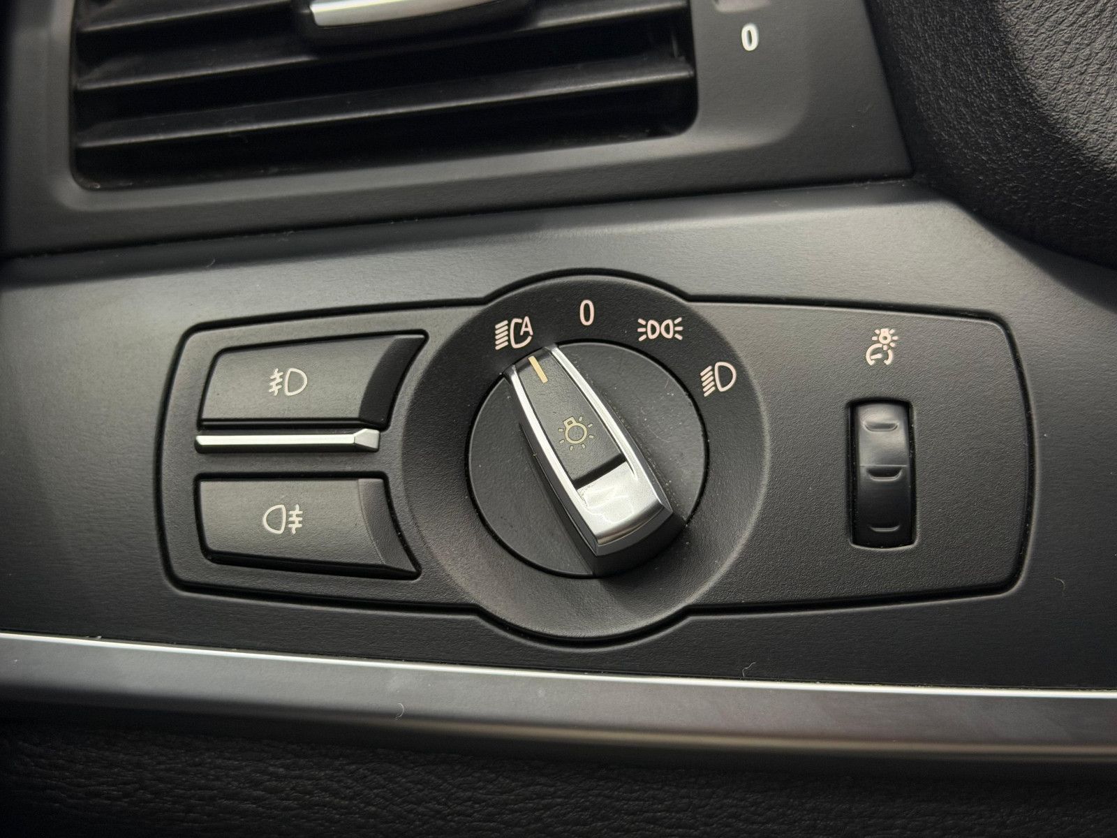 Fahrzeugabbildung BMW X3 20d xDrive Aut./NAVI/XENON/HEAD-UP/AHK