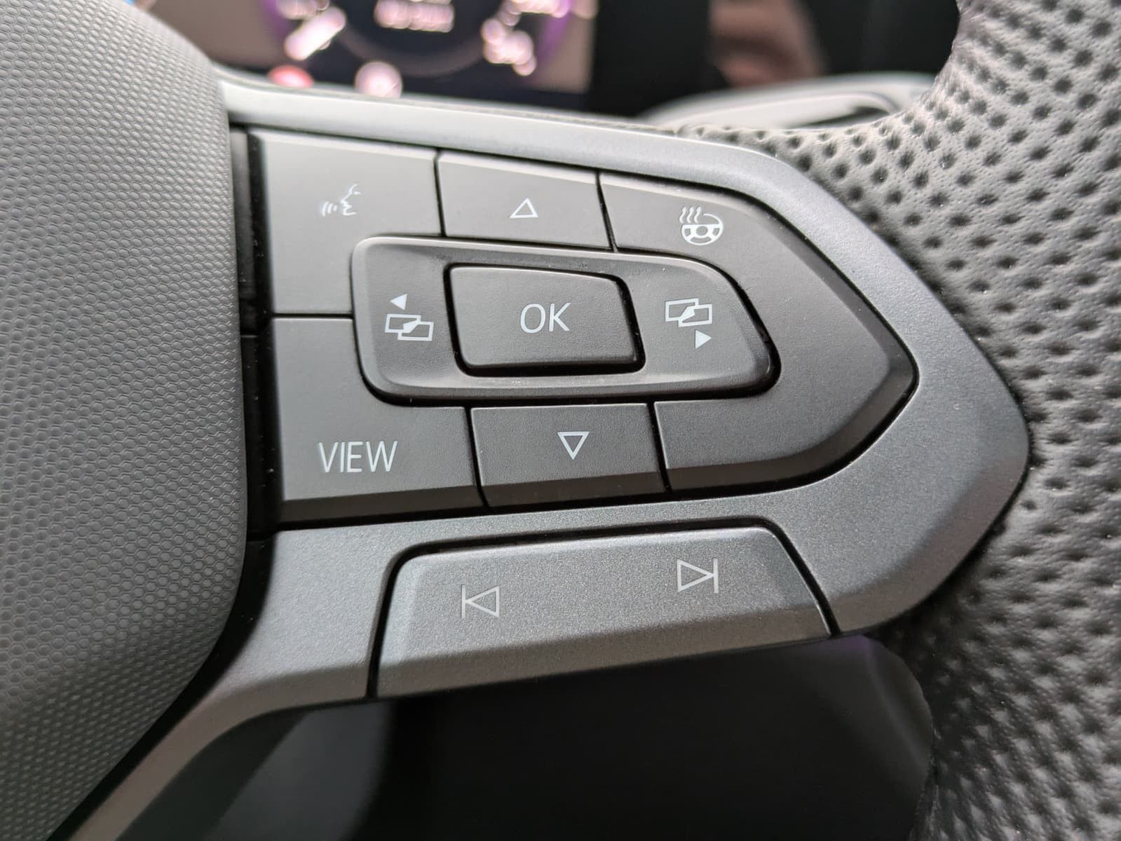 Fahrzeugabbildung Volkswagen Tayron 2.0 TDI 4M R-Line BLACK*7Si*MATRIX*PANO