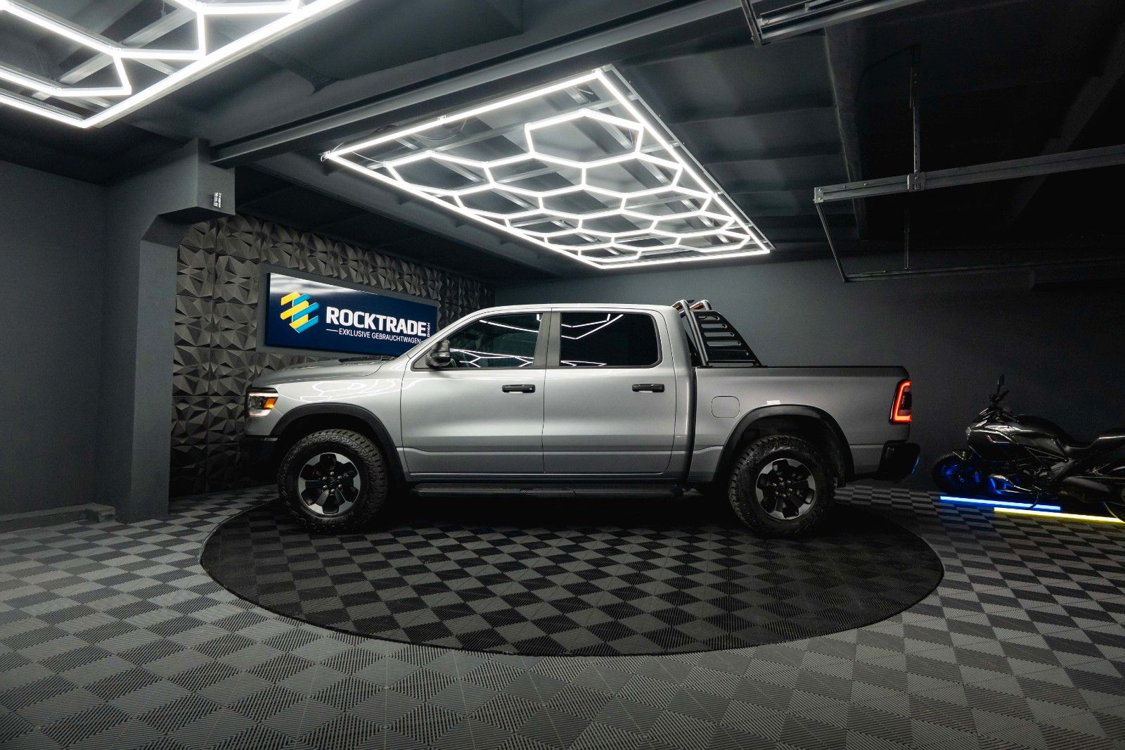 Fahrzeugabbildung Dodge RAM 5.7 V8 HEMI 4x4 REBEL OFFROAD AXLE LOCK 19%