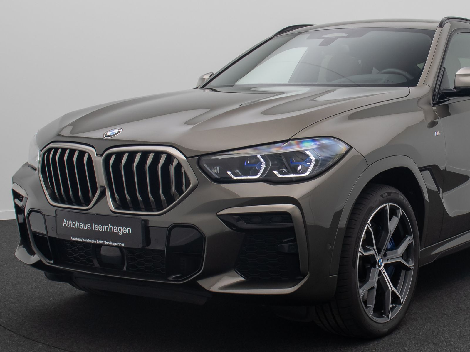 Fahrzeugabbildung BMW X6 M50i 360° HUD Belüftung Panorama Individual