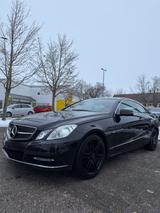 Mercedes-Benz E 250 Coupé E 250 CGI BlueEFFICIENCY AVANTG.... - Mercedes-Benz E 250: Von Privat
