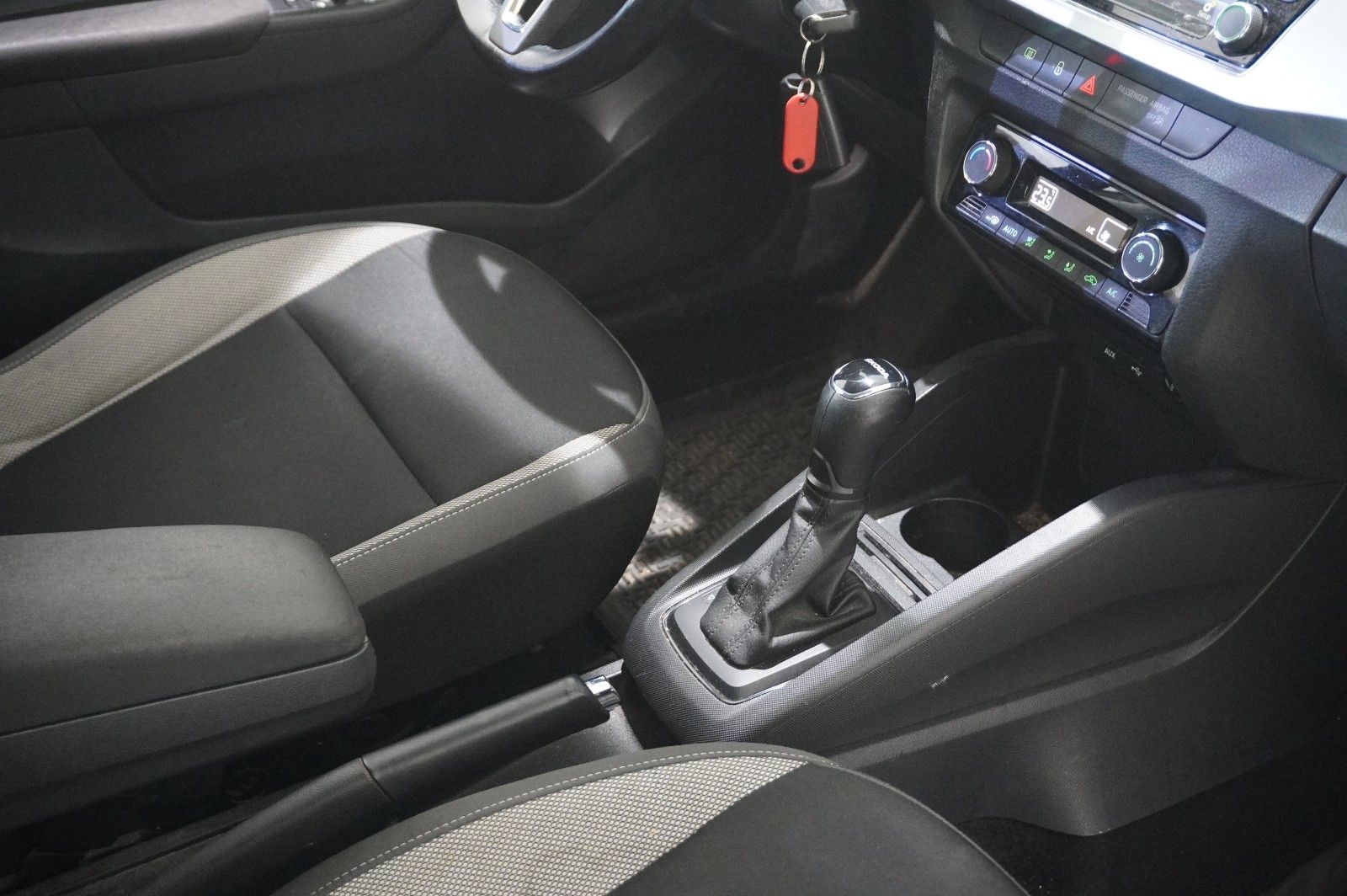 Fahrzeugabbildung SKODA Fabia Combi 1.4 TDI AMBITION DSG NAVI/LED/PDC