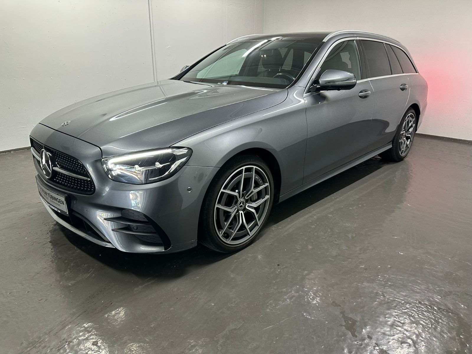 Fahrzeugabbildung Mercedes-Benz E 400 d 4MATIC T *AMG-LINE*PANO*AHK*LEDER*