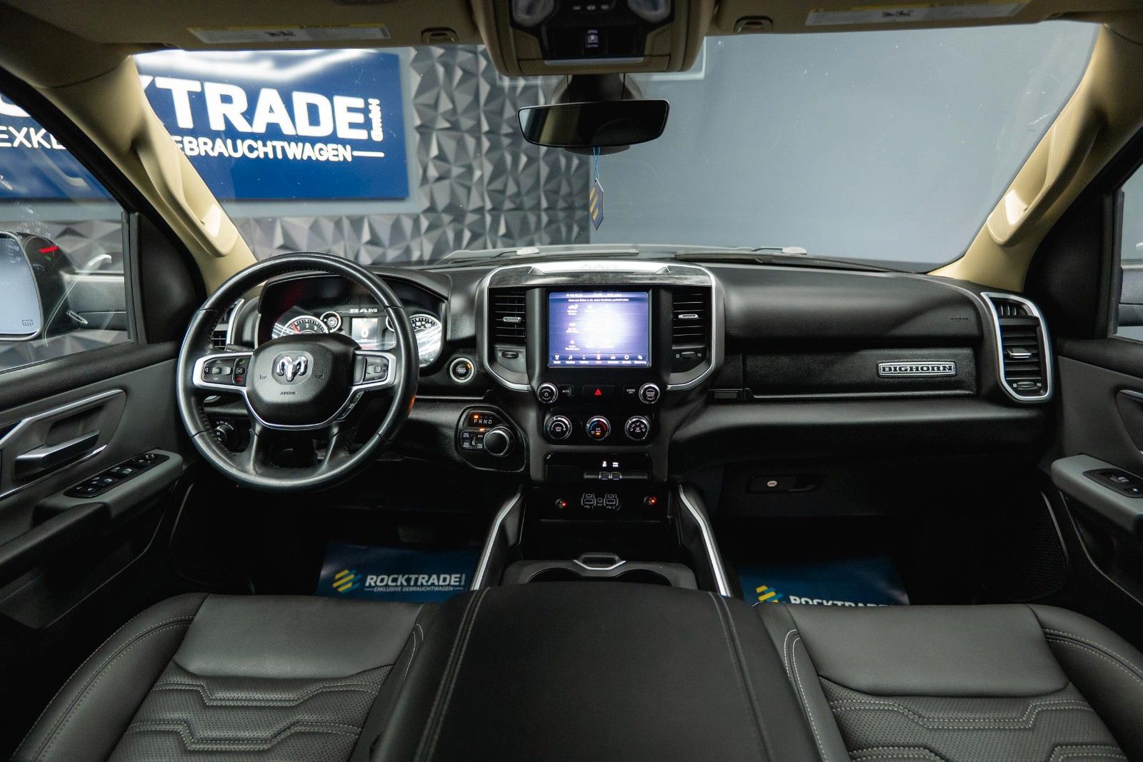 Fahrzeugabbildung Dodge RAM 5.7 V8 HEMI 4x4 OFFROAD Night-Paket *LED*