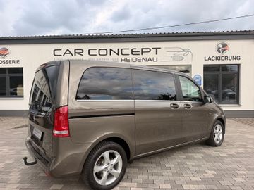 Mercedes V 220 - 2