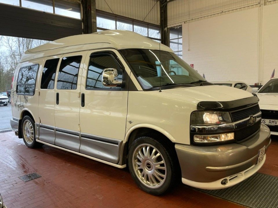 Fahrzeugabbildung Chevrolet Express Chevy Van Cobra Conversion High Top